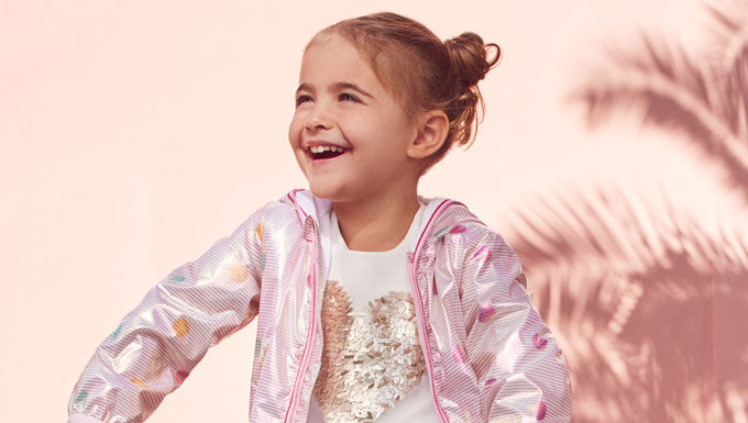 https://www.chicco.pt/dw/image/v2/BJJJ_PRD/on/demandware.static/-/Sites-Chicco-Portugal-Library/pt_PT/dw0b59cbee/site/05-Paginas de Categoria/Fashion/Roupas/abbigliamento-kids/ricerca-kids-girl-pe_680x385px.jpg
